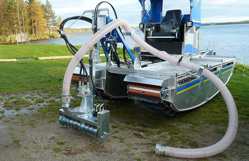 Truxor dredger with hydraulic pump for lake sediment removal